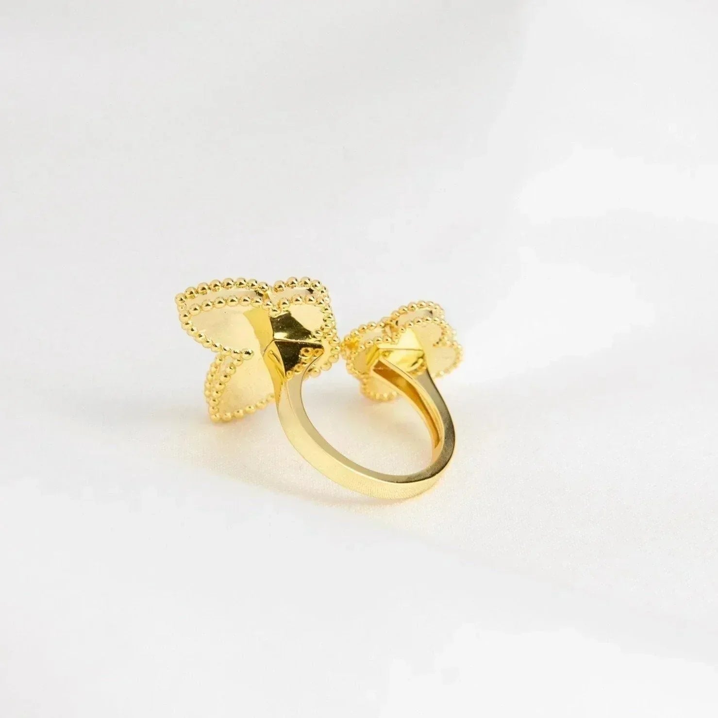 ¡®Lumi¡¯GUCKY BETWEEN THE FINGER RING