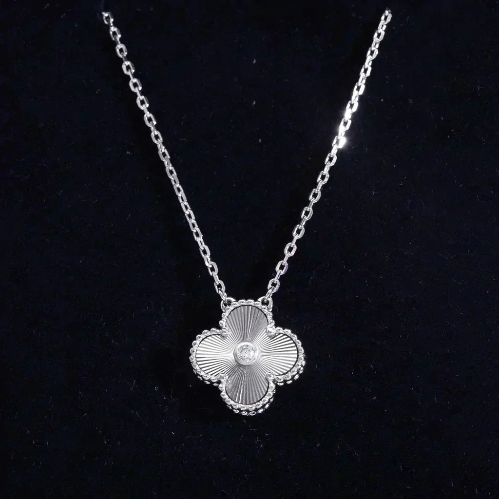 ¡®Lumi¡¯CLOVER  15MM DIAMOND LASER NECKLACE SILVER