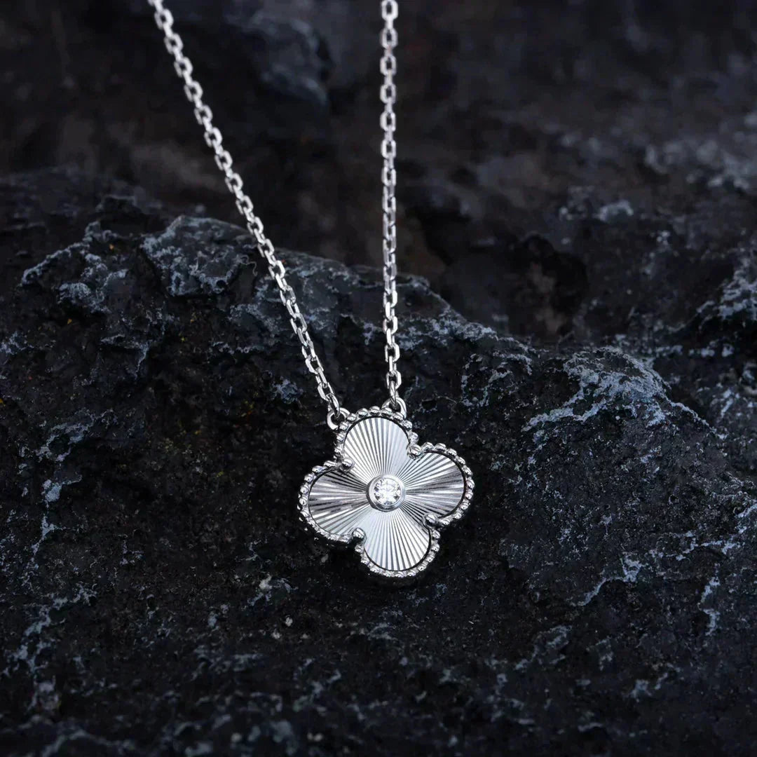 ¡®Lumi¡¯CLOVER  15MM DIAMOND LASER NECKLACE SILVER