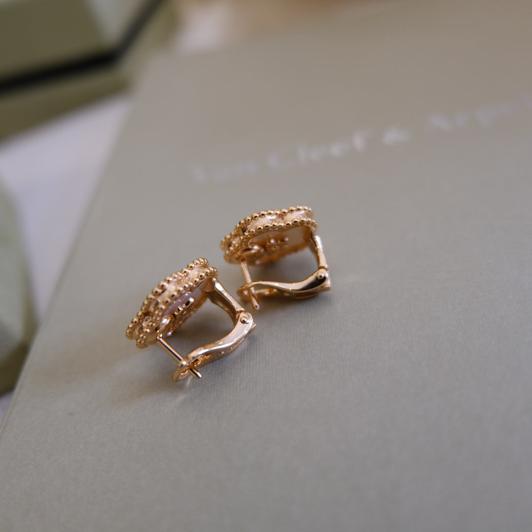 ¡®Lumi¡¯26 NEW LUCKY  WHITE MOP EARRINGS