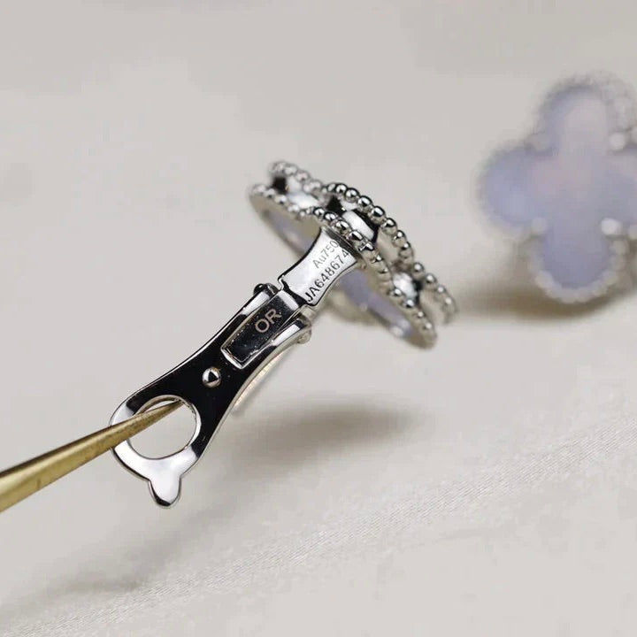 Lumi® CLOVER MEDIUM 1 MOTIFS WHITE MOP EARRINGS SILVER