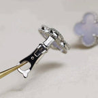 Lumi® CLOVER MEDIUM 1 MOTIFS WHITE MOP EARRINGS SILVER