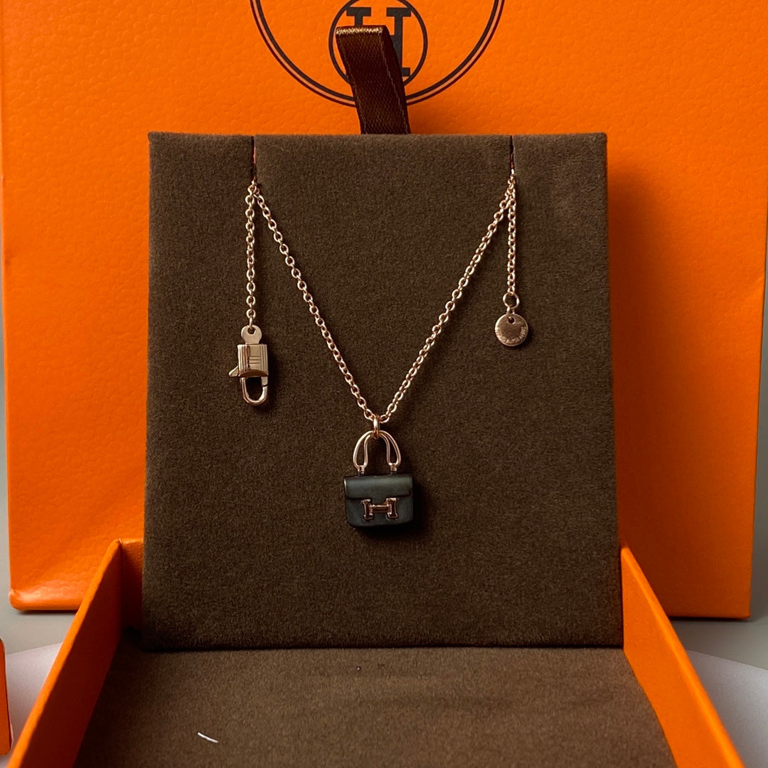 ¡®Lumi¡¯CONSTANCE BLACK PEDANT PINK GOLD NECKLACE