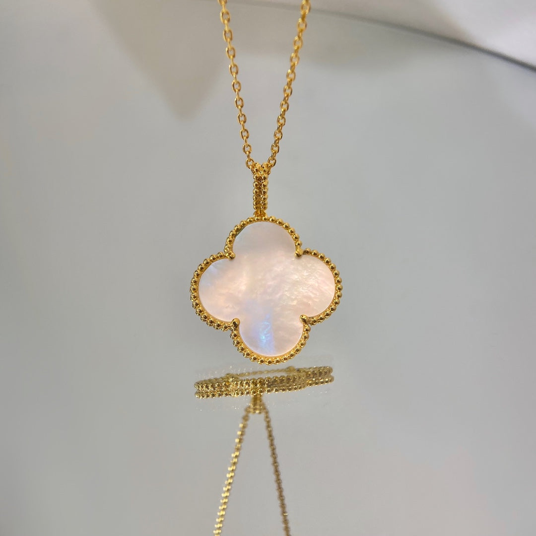 ¡®Lumi¡¯CLOVER 25MM MOP LARGE PENDANT NECKLACE