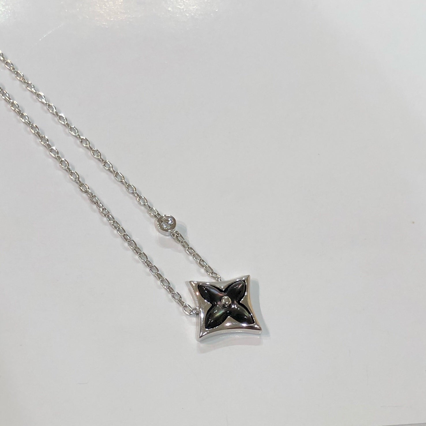 ¡®Lumi¡¯STAR BLACK MOP NECKLACE