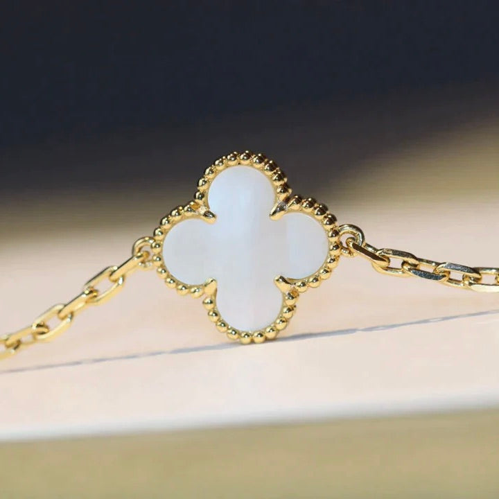¡®Lumi¡¯CLOVER 20 MOTIFS WHITE MOP NECKLACE