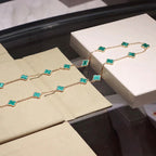¡®Lumi¡¯CLOVER 20 MOTIFS MALACHITE GOLD
