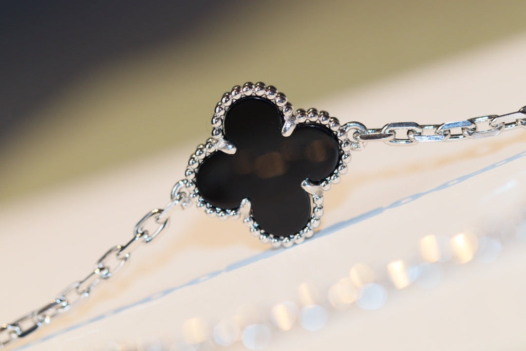 ¡®Lumi¡¯CLOVER 20 MOTIFS ONYX DIAMOND SILVER