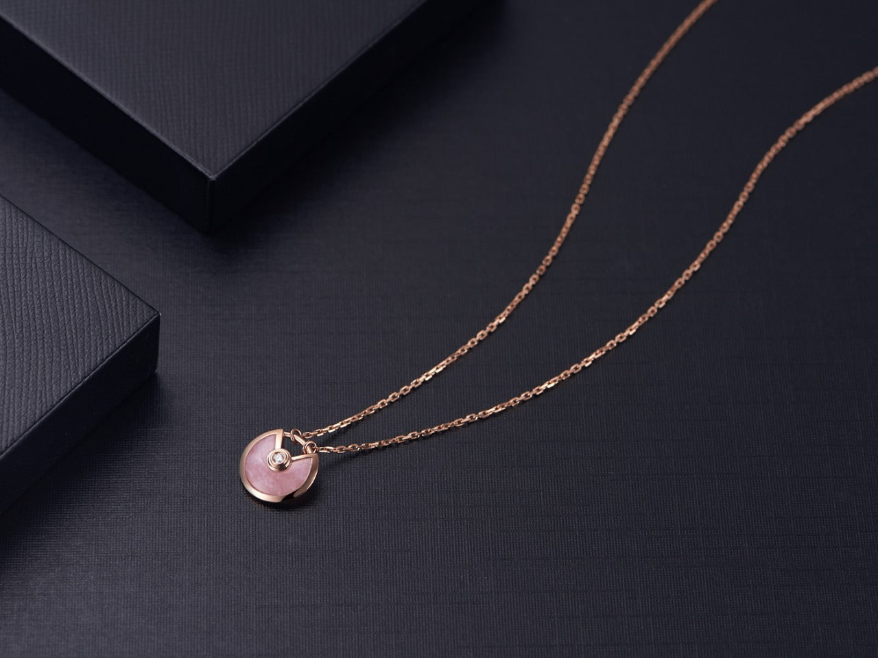 ¡®Lumi¡¯AMULETTE ROSE GOLD PINK MOP NECKLACE