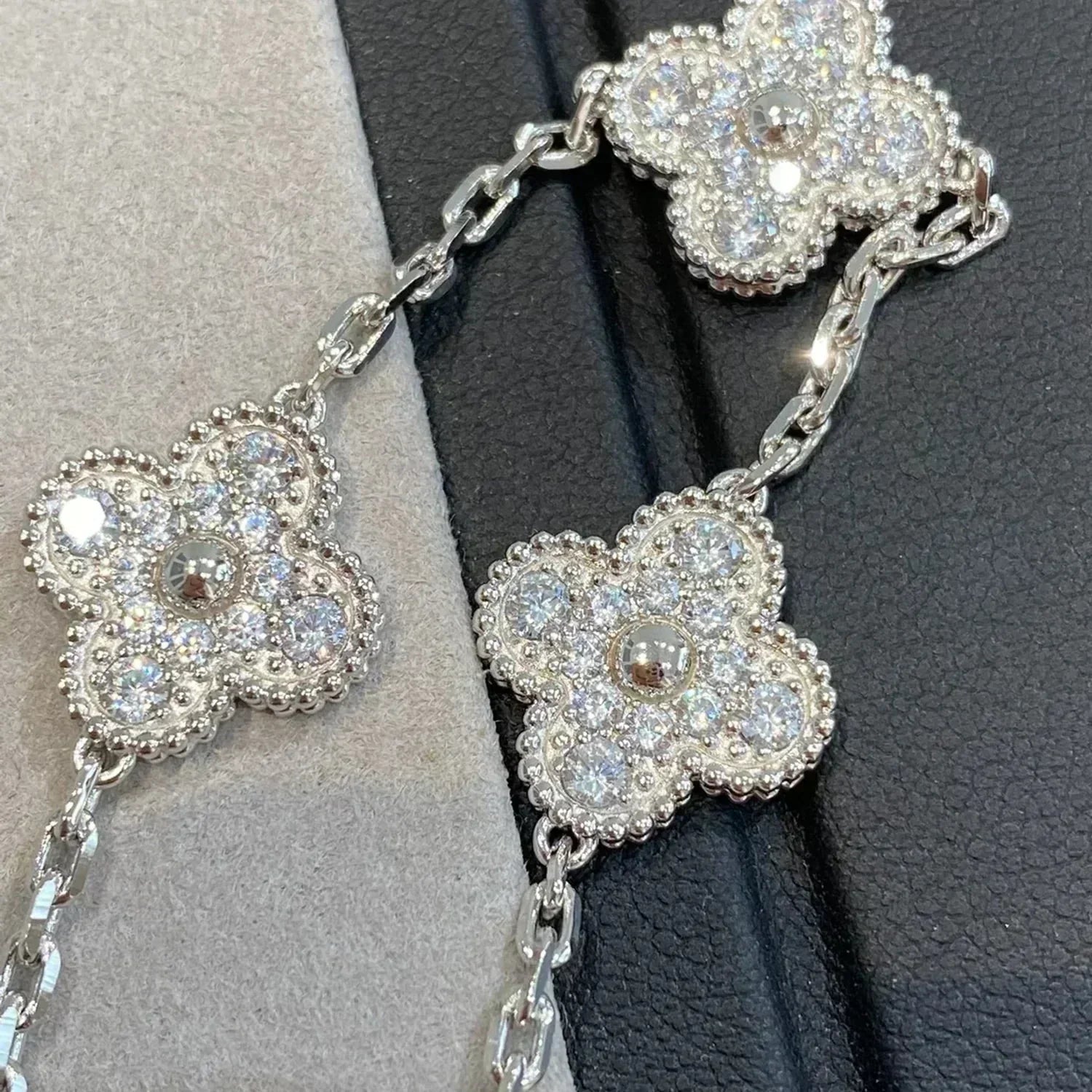 [Lumi] Neue CLOVER 5 MOTIF VOLLDIAMANT-ARMBANDKOLLEKTION