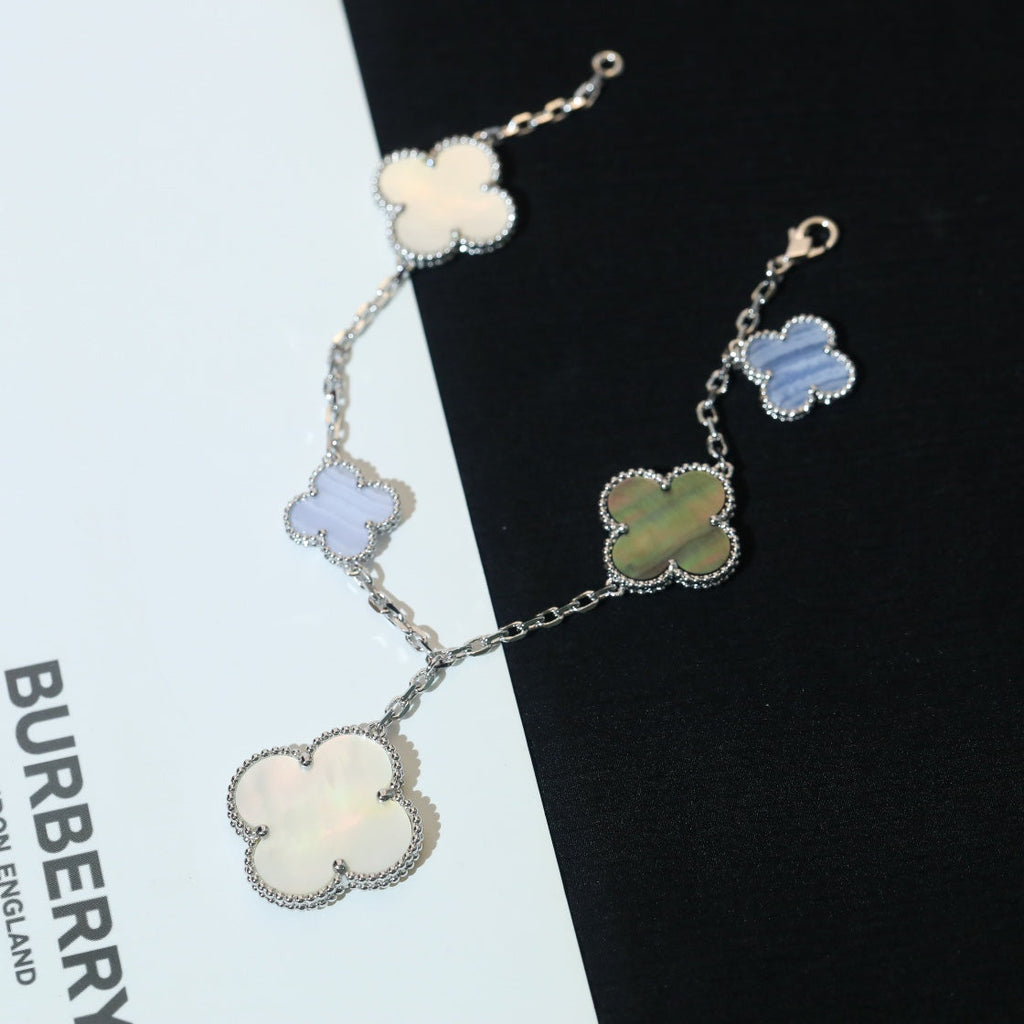 Lumi® Kleeblatt-Armband mit 5 Motiven, Perlmutt, Chalcedon, Silber 