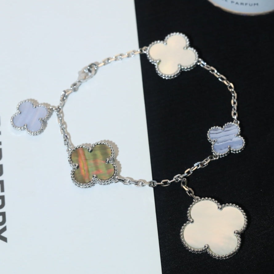 Lumi® Kleeblatt-Armband mit 5 Motiven, Perlmutt, Chalcedon, Silber 