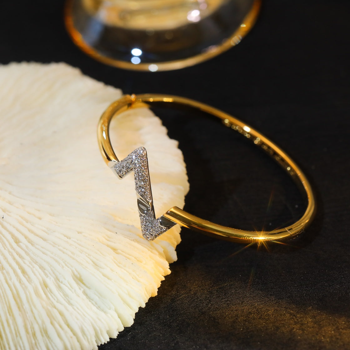 ¡®Lumi¡¯VOLTE UPSITE DOWN GOLD DIAMOND BRACELET