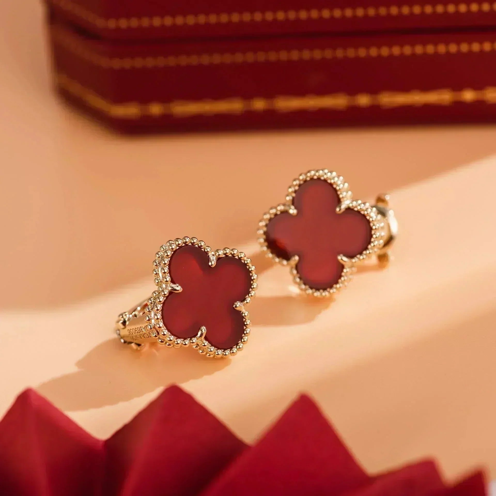Lumi® CLOVER MEDIUM 1 MOTIFS CARNELIAN EARRINGS