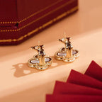 Lumi® CLOVER MEDIUM 1 MOTIFS WHITE MOP STUD EARRINGS