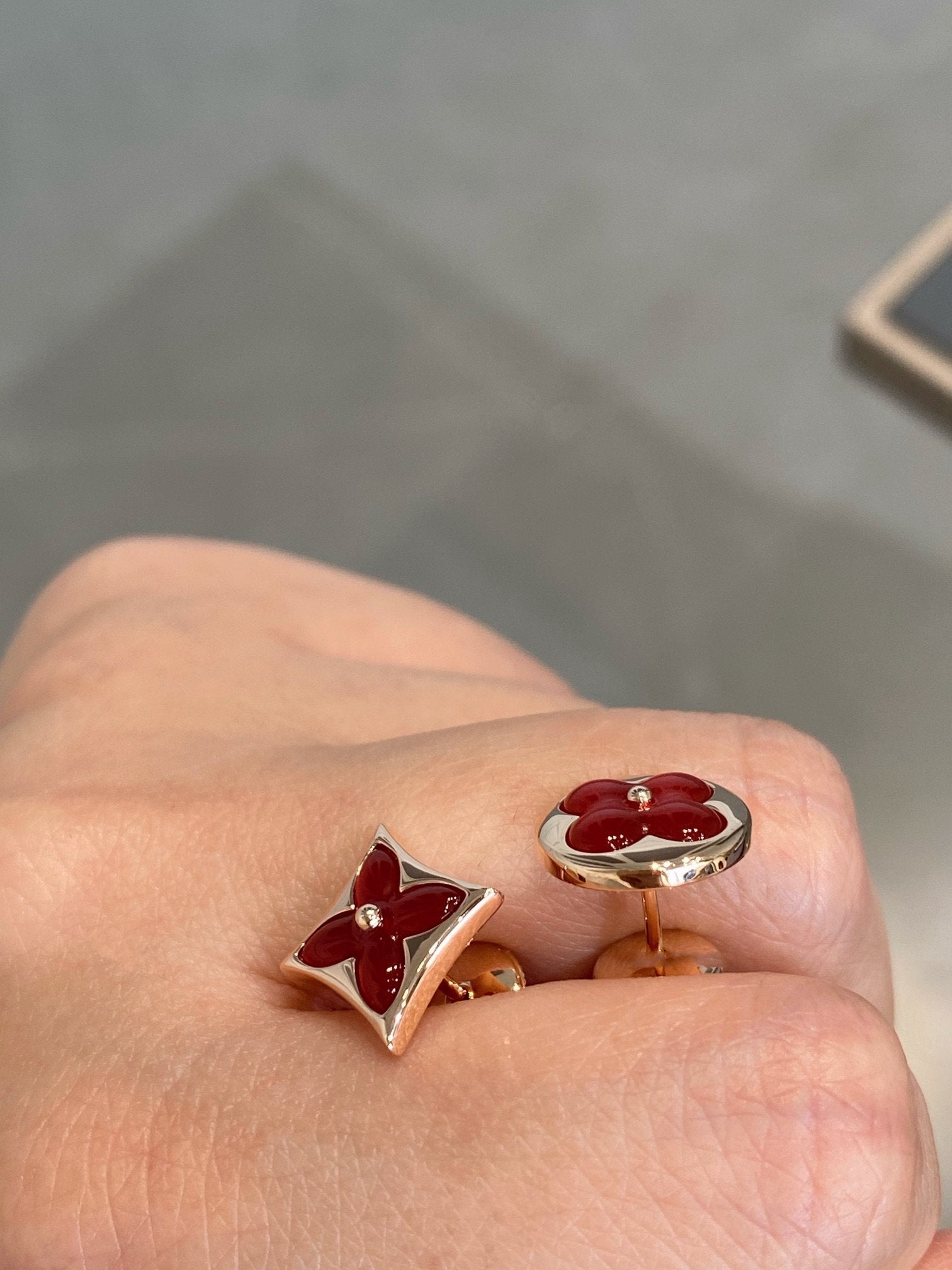 ¡®Lumi¡¯STAR AND SUN PINK GOLD CARNELIAN STUD EARRINGS