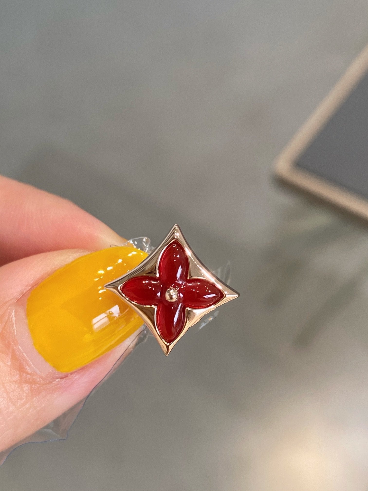 ¡®Lumi¡¯STAR AND SUN PINK GOLD CARNELIAN STUD EARRINGS