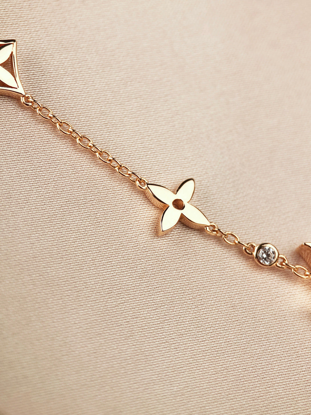 ¡®Lumi¡¯STAR AND SUN 7 MOTIFS GOLD BRACELET