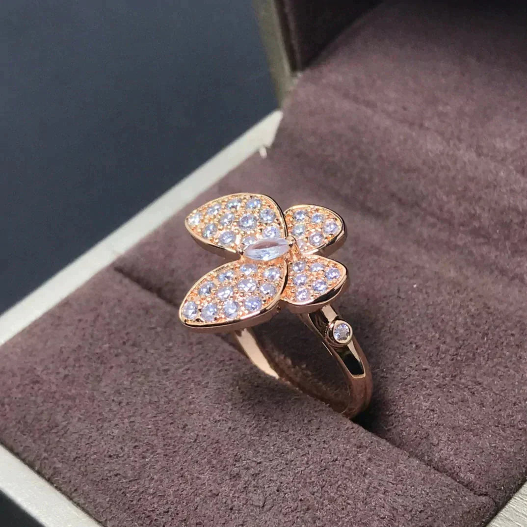 Lumi® Schmetterlingsring aus rosafarbenem Gold mit Diamanten