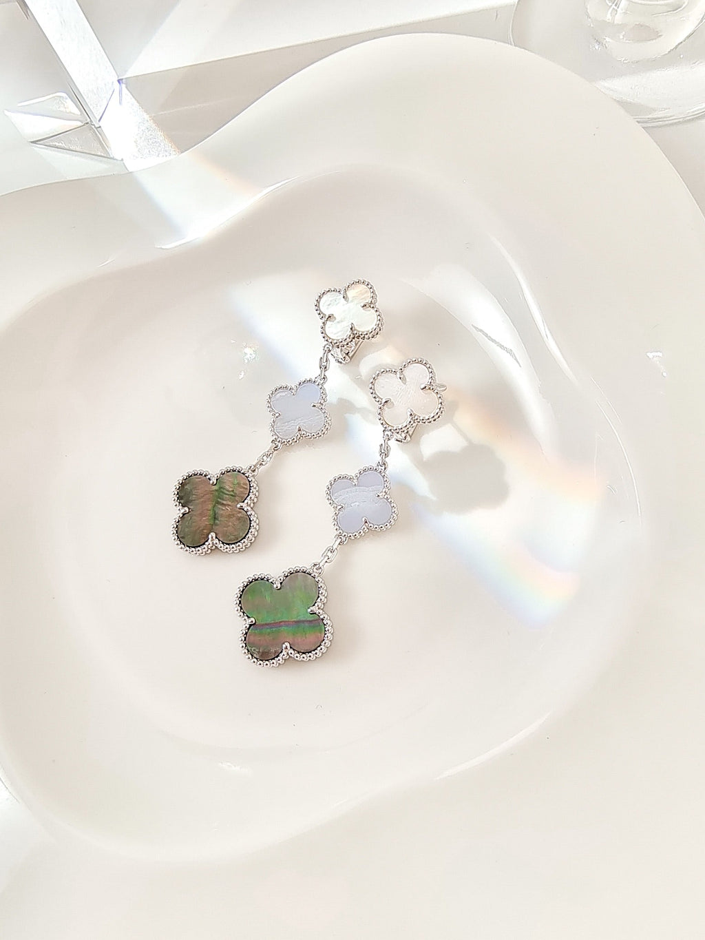 Lumi® CLOVER 3 MOTIFS CHALCEDONY DARK MOP SILVER EARRINGS