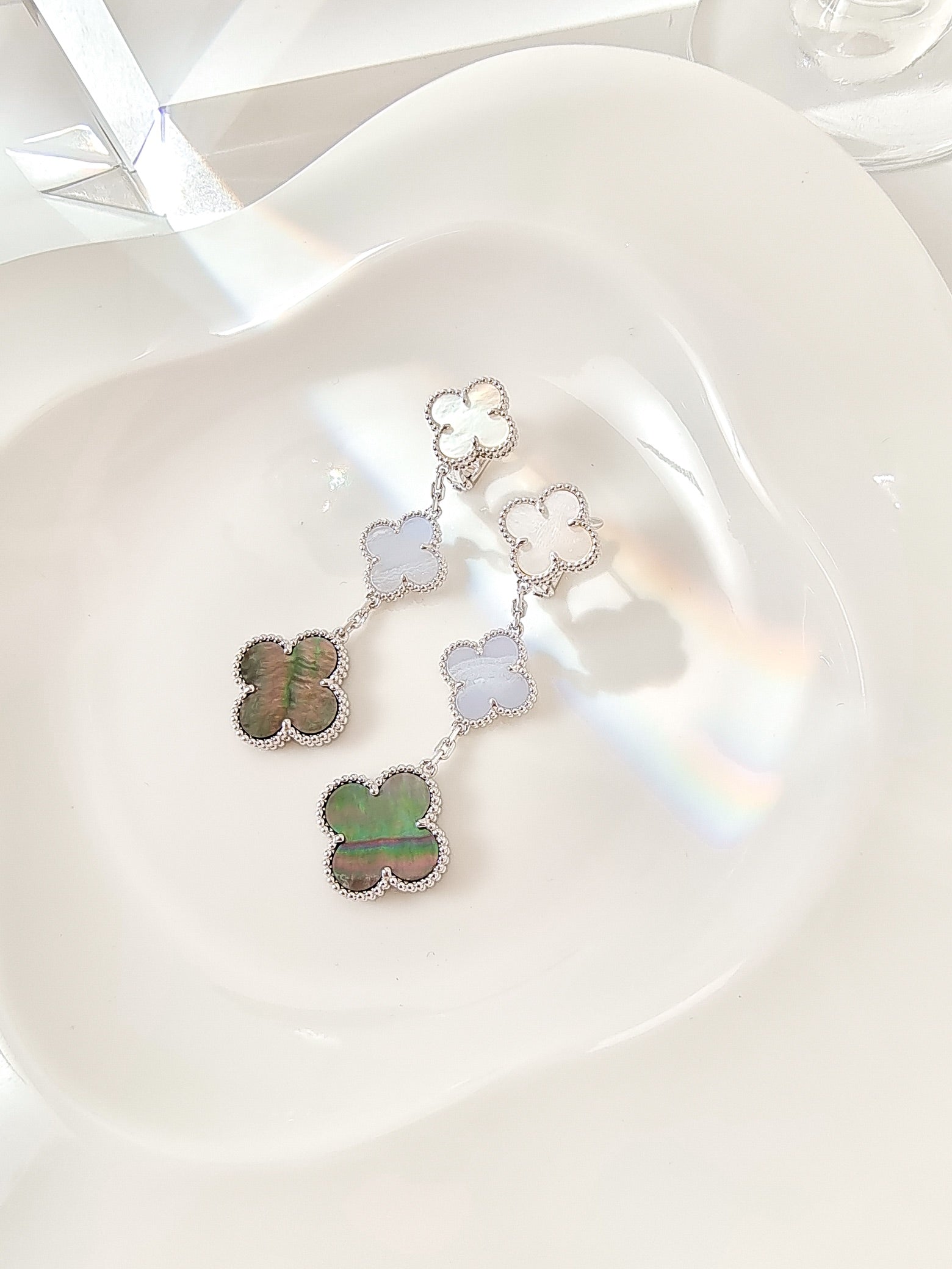 Lumi® CLOVER 3 MOTIFS CHALCEDONY DARK MOP SILVER EARRINGS
