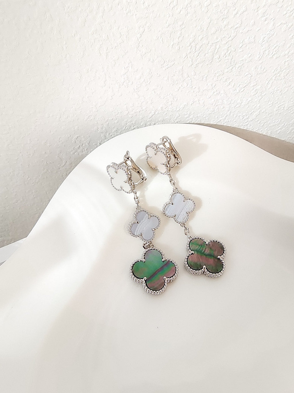 Lumi® CLOVER 3 MOTIFS CHALCEDONY DARK MOP SILVER EARRINGS