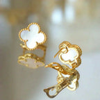 Lumi® CLOVER MEDIUM 1 MOTIFS WHITE MOP STUD EARRINGS