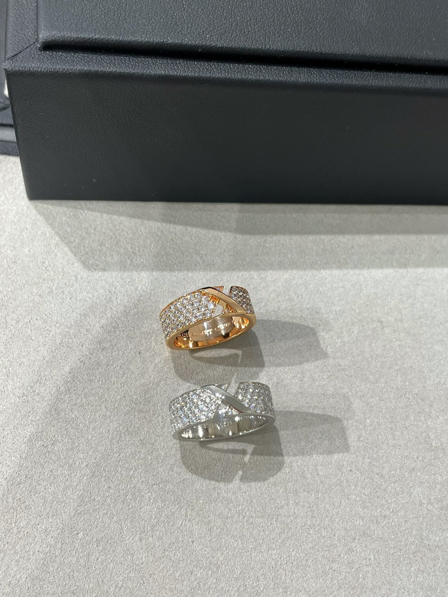 ¡®Lumi¡¯LIENS EVIDENCE DIAMANT-PAVED-RING