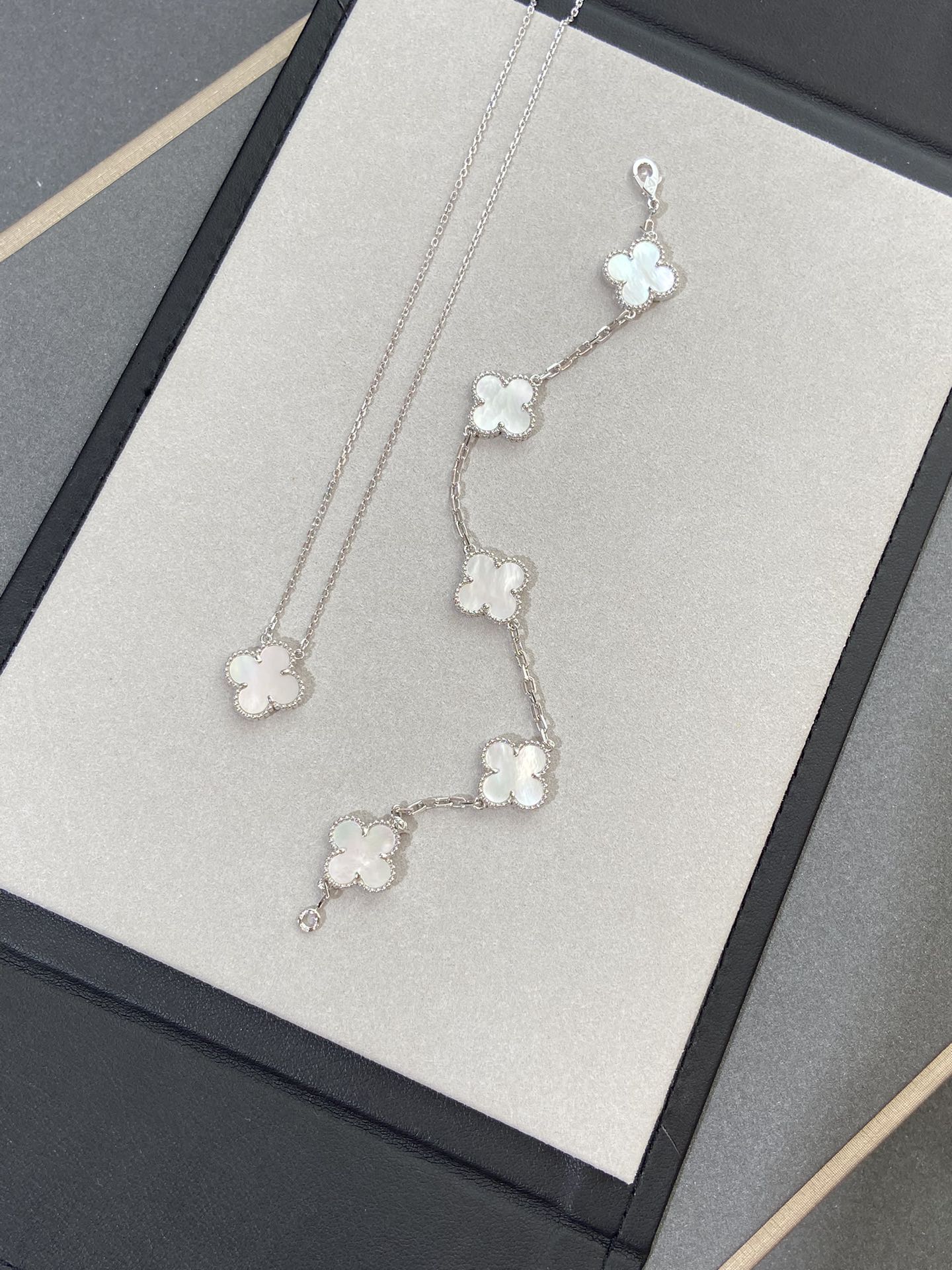 [Lumi]New CLOVER WHITE PEARL MOP 5 MOTIF BRACELET COLLECTION