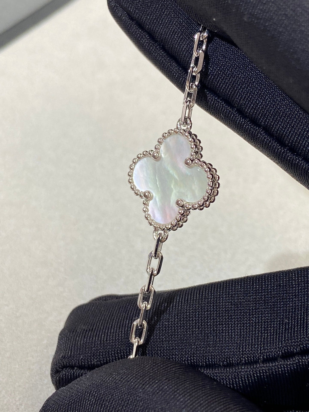 [Lumi]New CLOVER WHITE PEARL MOP 5 MOTIF BRACELET COLLECTION