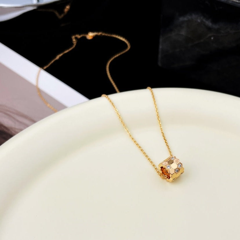 ¡®Lumi¡¯BEE MINI PEDANT DIAMOND NECKLACE