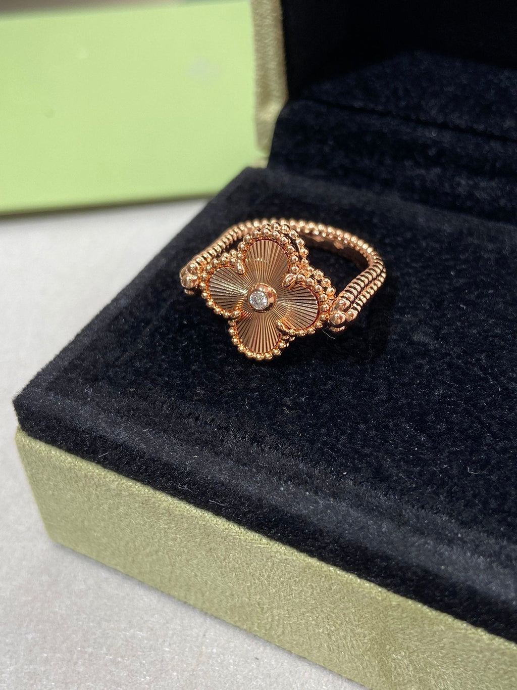 ¡®Lumi¡¯CLOVER RIVERSIBLE ROSE GOLD RING