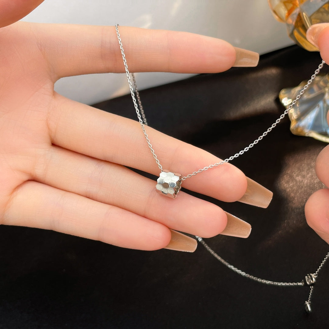 ¡®Lumi¡¯BEE MINI NECKLACE