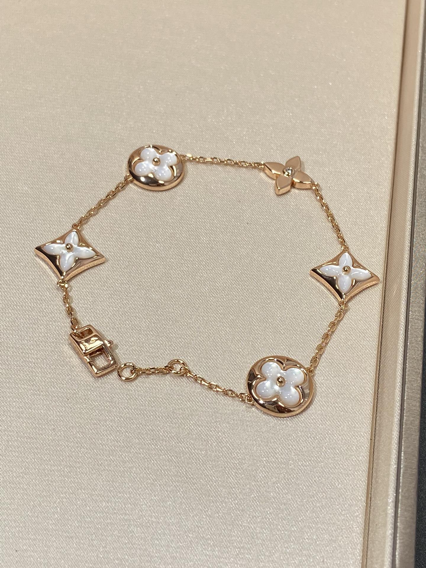 ¡®Lumi¡¯STAR AND SUN 5 MOTIF MOP PINK GOLD BRACELET