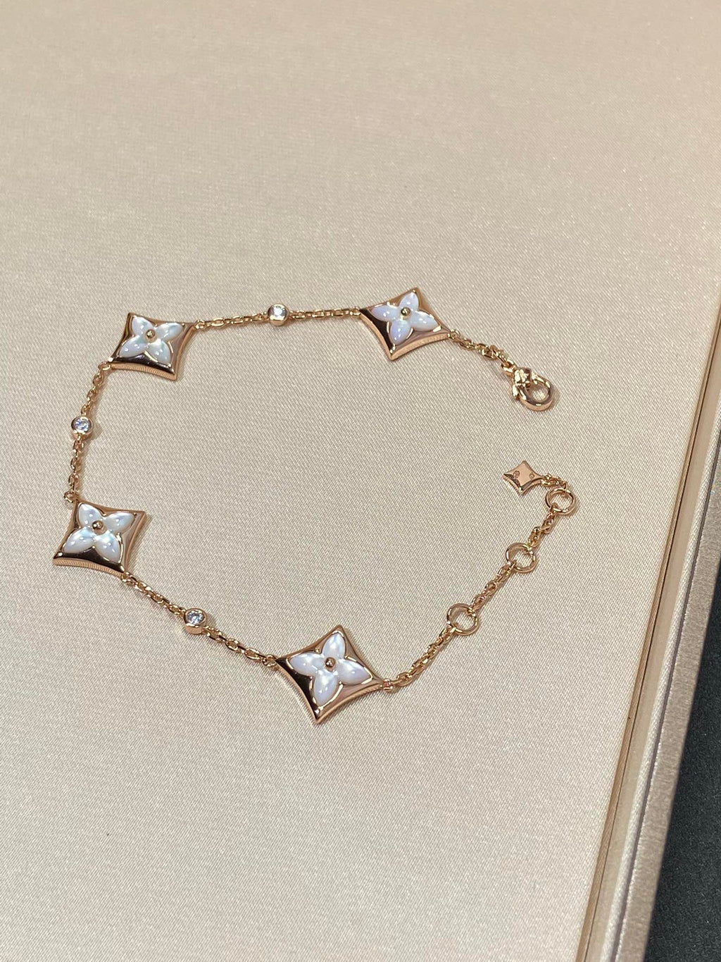 ¡®Lumi¡¯STAR 4 MOTIF MOP DIAMOND PINK GOLD BRACELET
