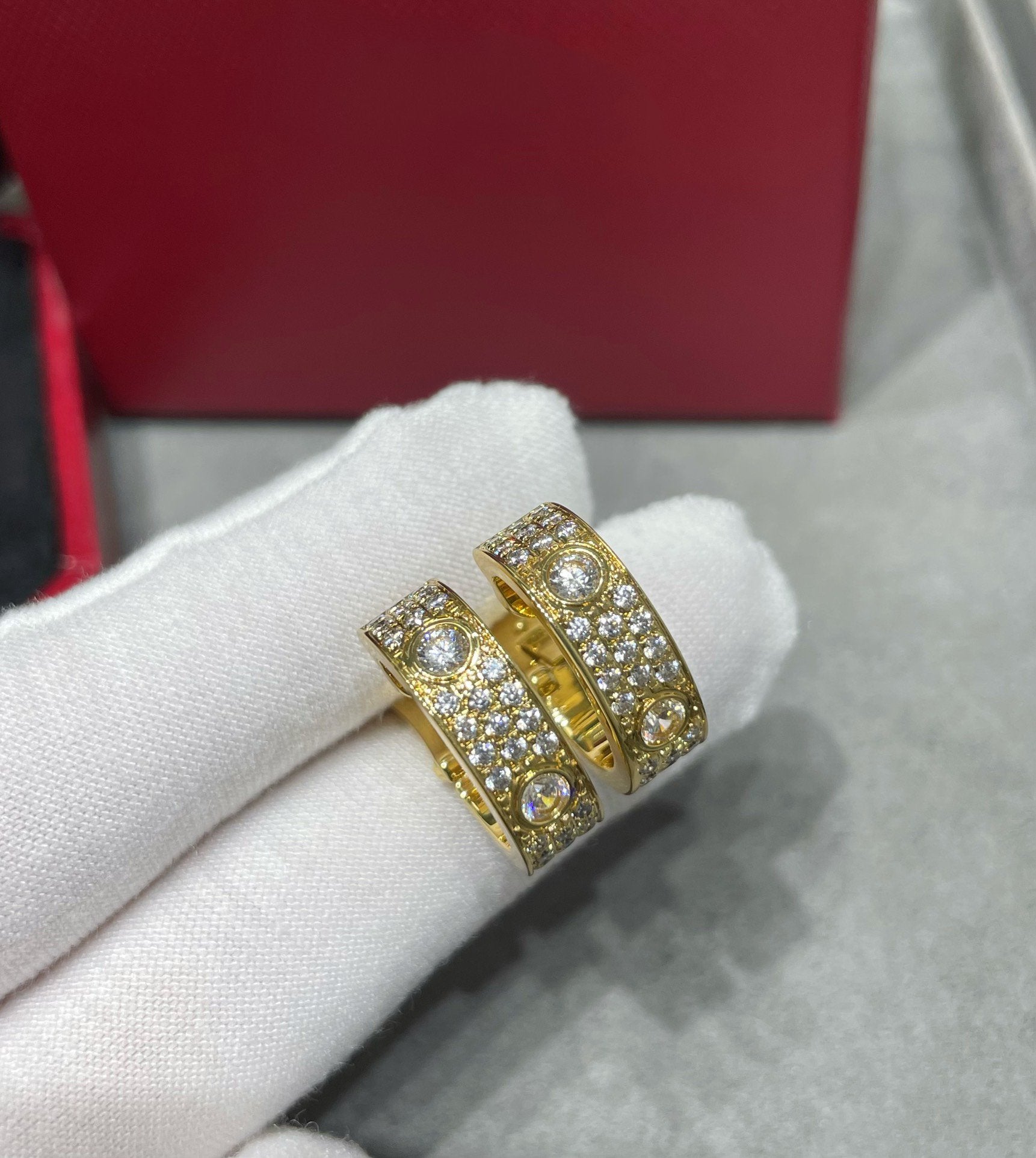 Lumi's LOVE 5,5 mm Diamant-Pavé-Ohrringe