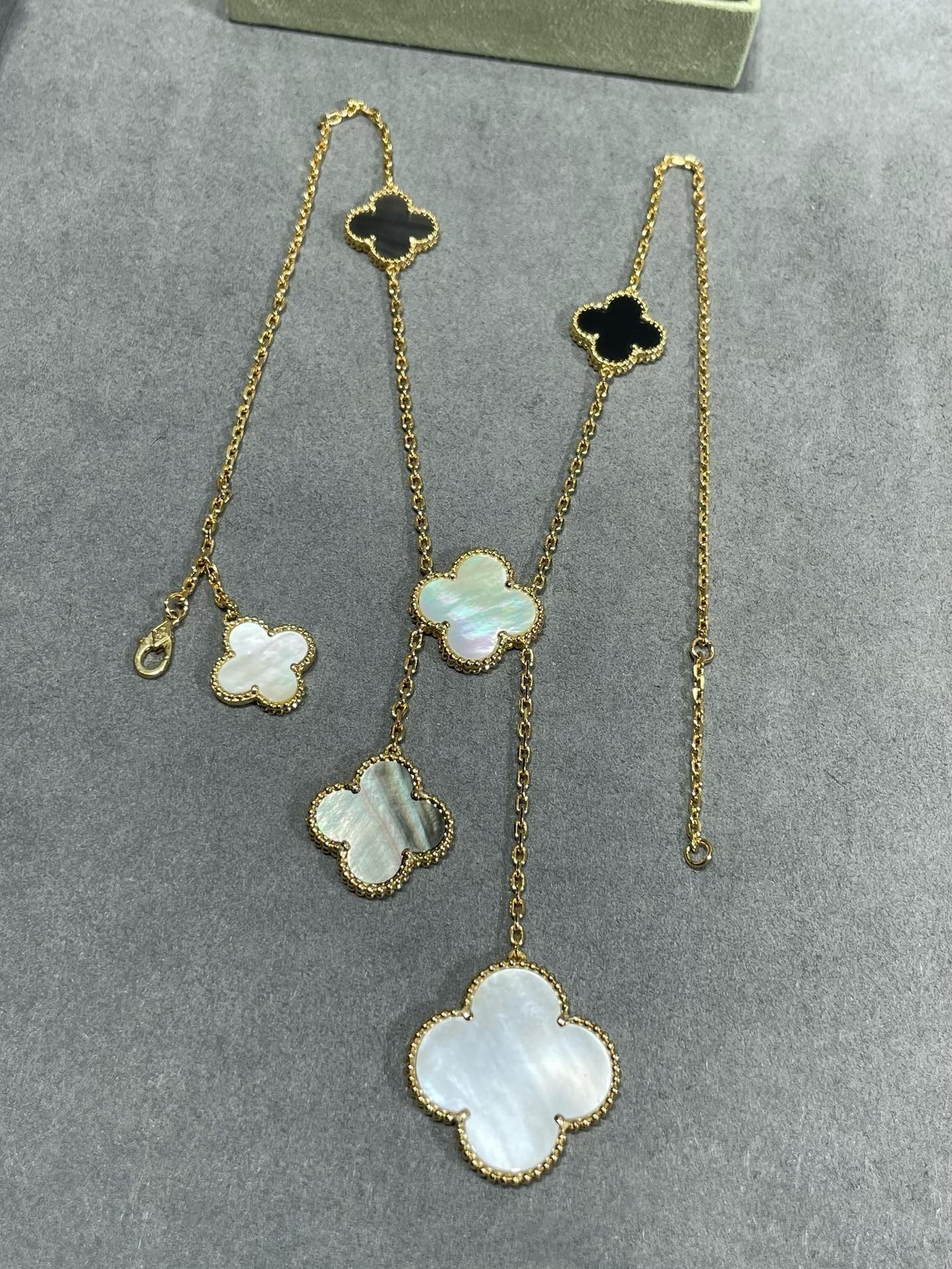 ¡®Lumi¡¯CLOVER 6 MOTIF MOP ONYX GOLD NECKLACE