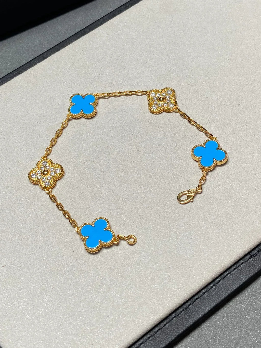 [Lumi] Neue Armbandkollektion „Clover 5 Motif Blue Agate“