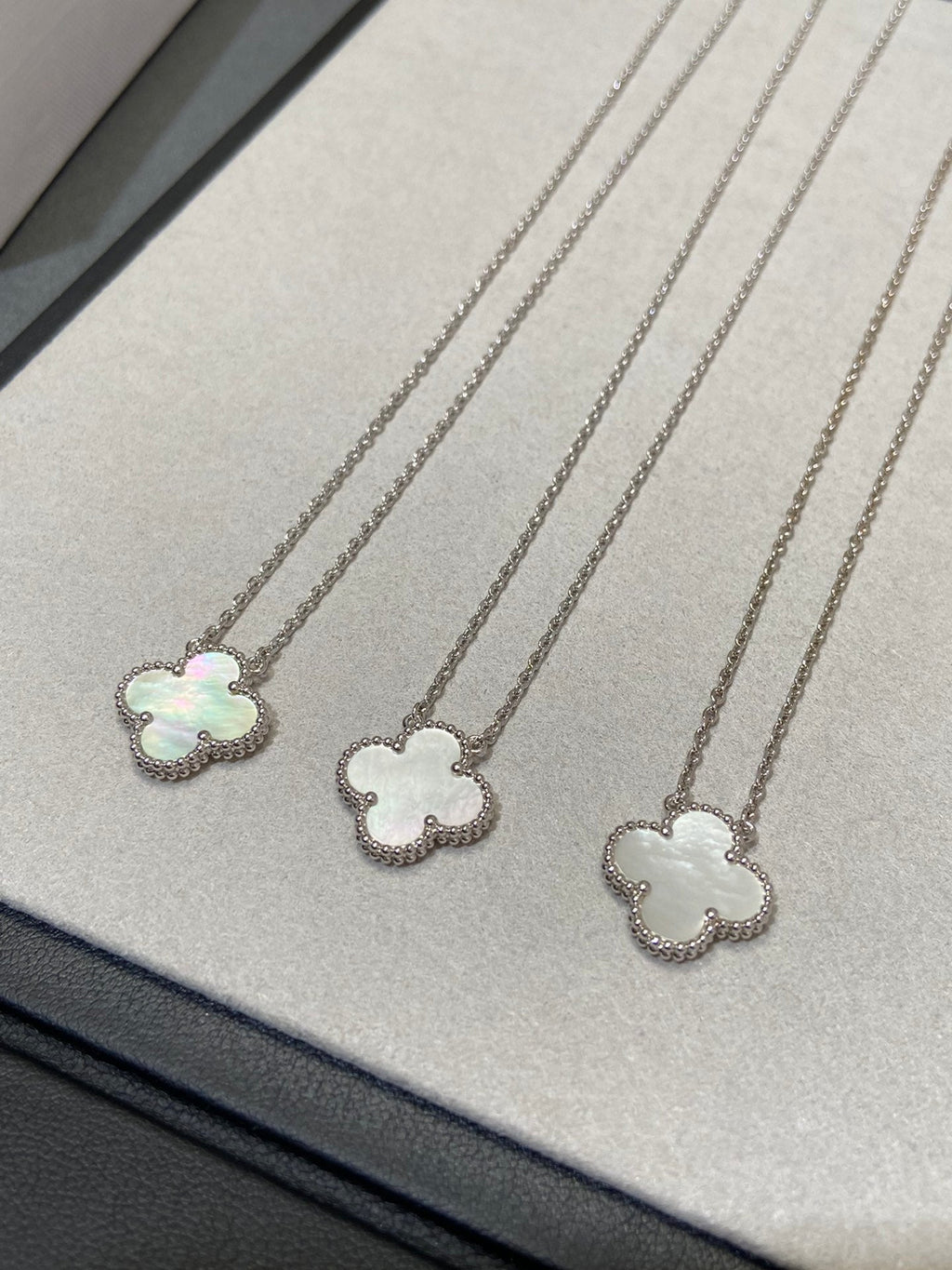 ¡®Lumi¡¯CLOVER MEDIUM SILVER WHITE MOP NECKLACE