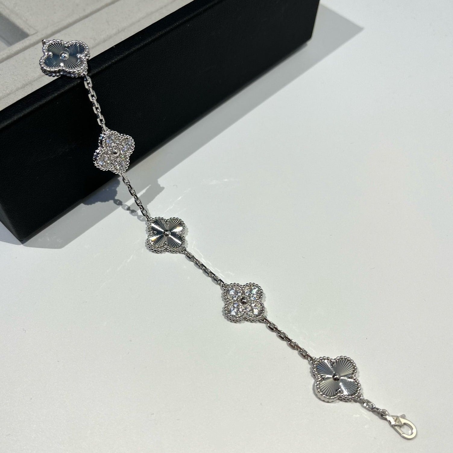 [Lumi]New  CLOVER 5 MOTIF LASER BRACELET COLLECTION
