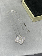 ¡®Lumi¡¯CLOVER 25MM LARGE PENDANT DIAMOND PAVED SILVER NECKLACE