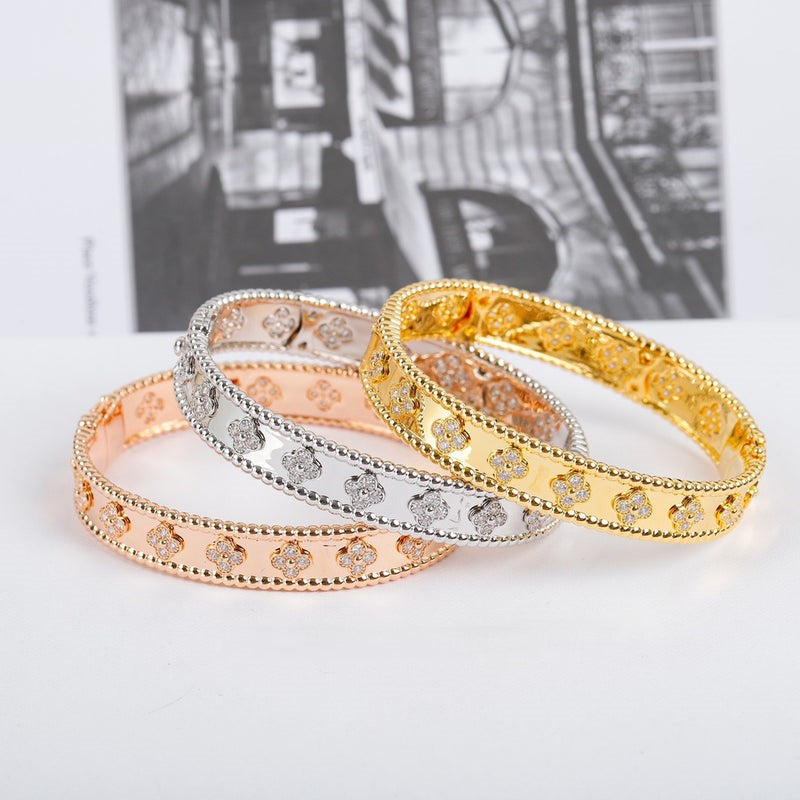 Lumi® Kleeblatt-Armband mit 8 mm Diamanten