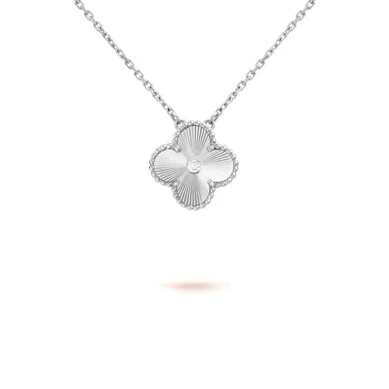¡®Lumi¡¯CLOVER  15MM DIAMOND LASER NECKLACE SILVER