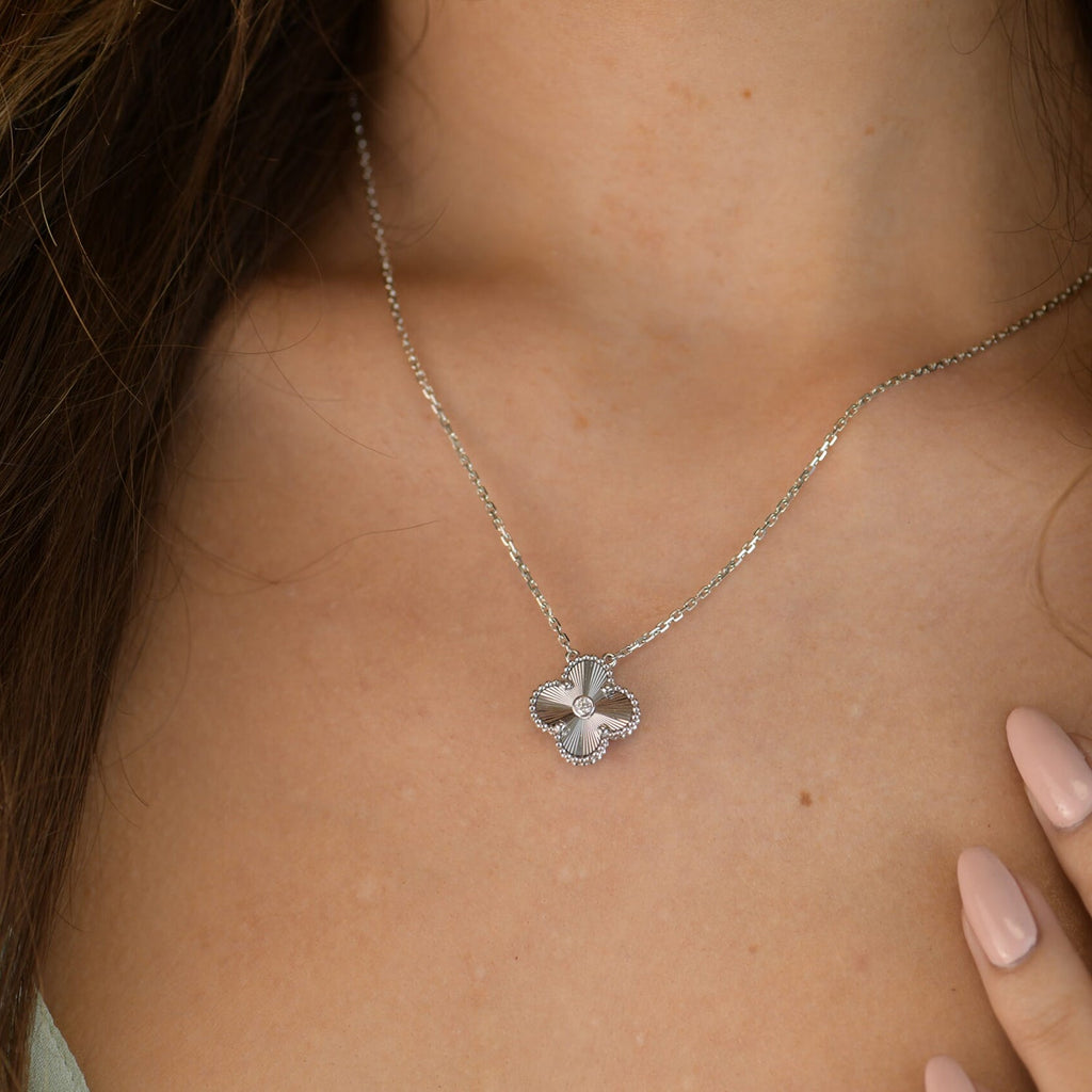 ¡®Lumi¡¯CLOVER  15MM DIAMOND LASER NECKLACE SILVER