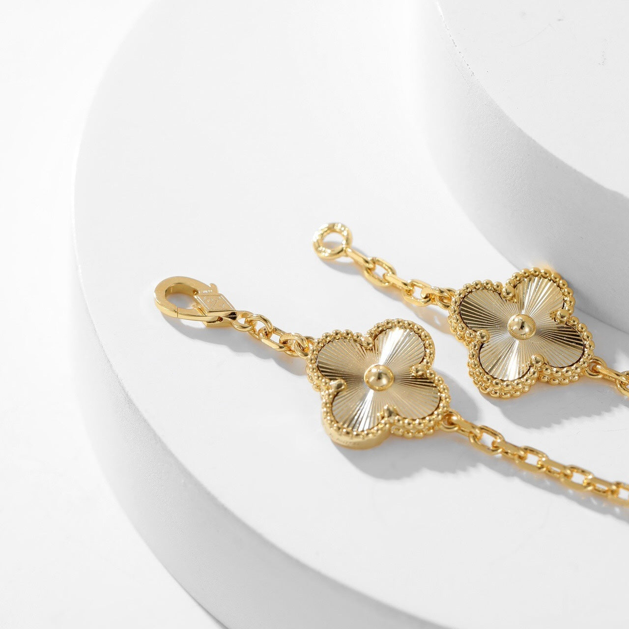 ¡®Lumi¡¯CLOVER 10 MOTIFS LASER NECKLACE