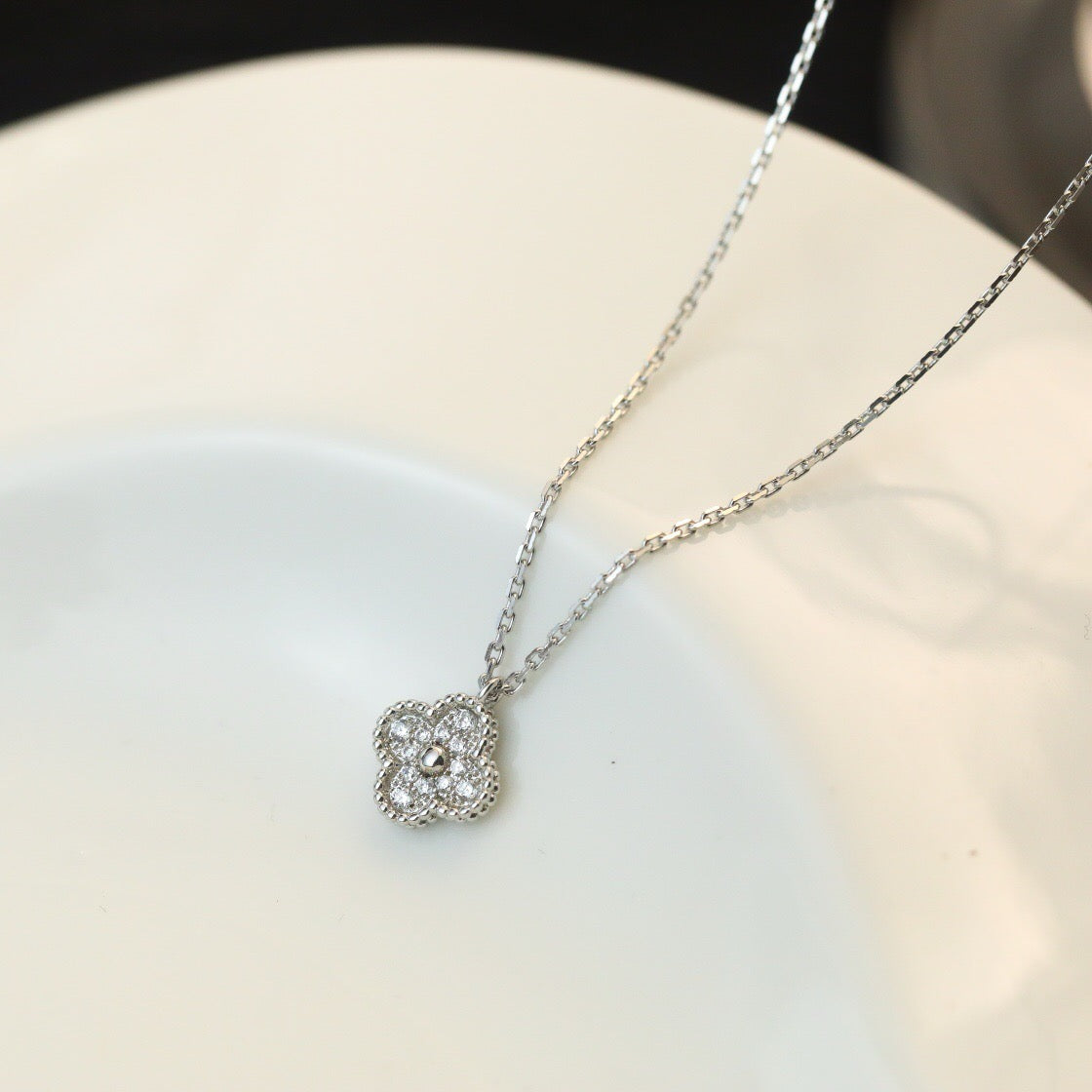¡®Lumi¡¯CLOVER MINI 9.5MM PENDANT DIAMOND NECKLACE