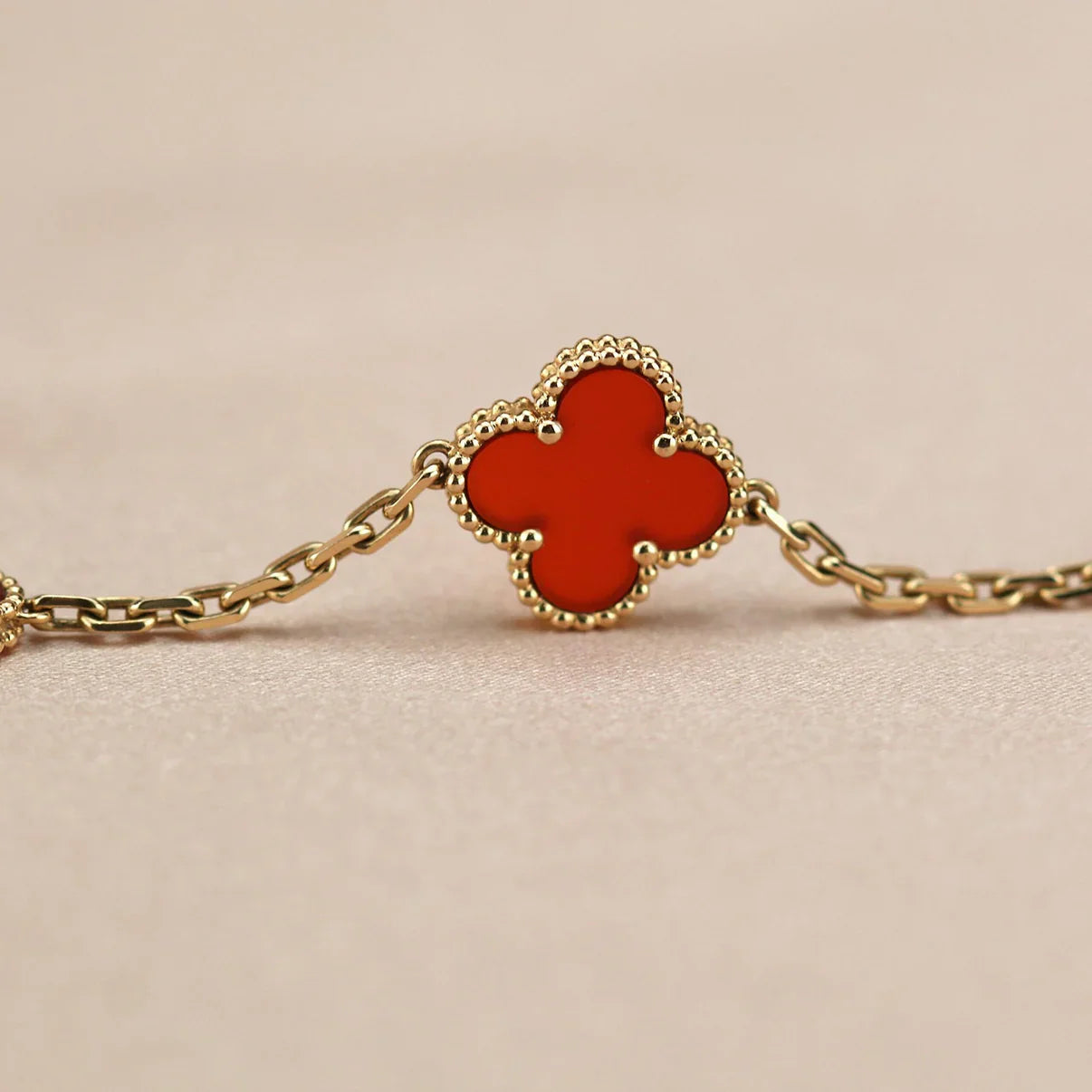 [Lumi jewelry] CLOVER 5 MOTIF RED CORNELIAN BRACELET COLLECTION