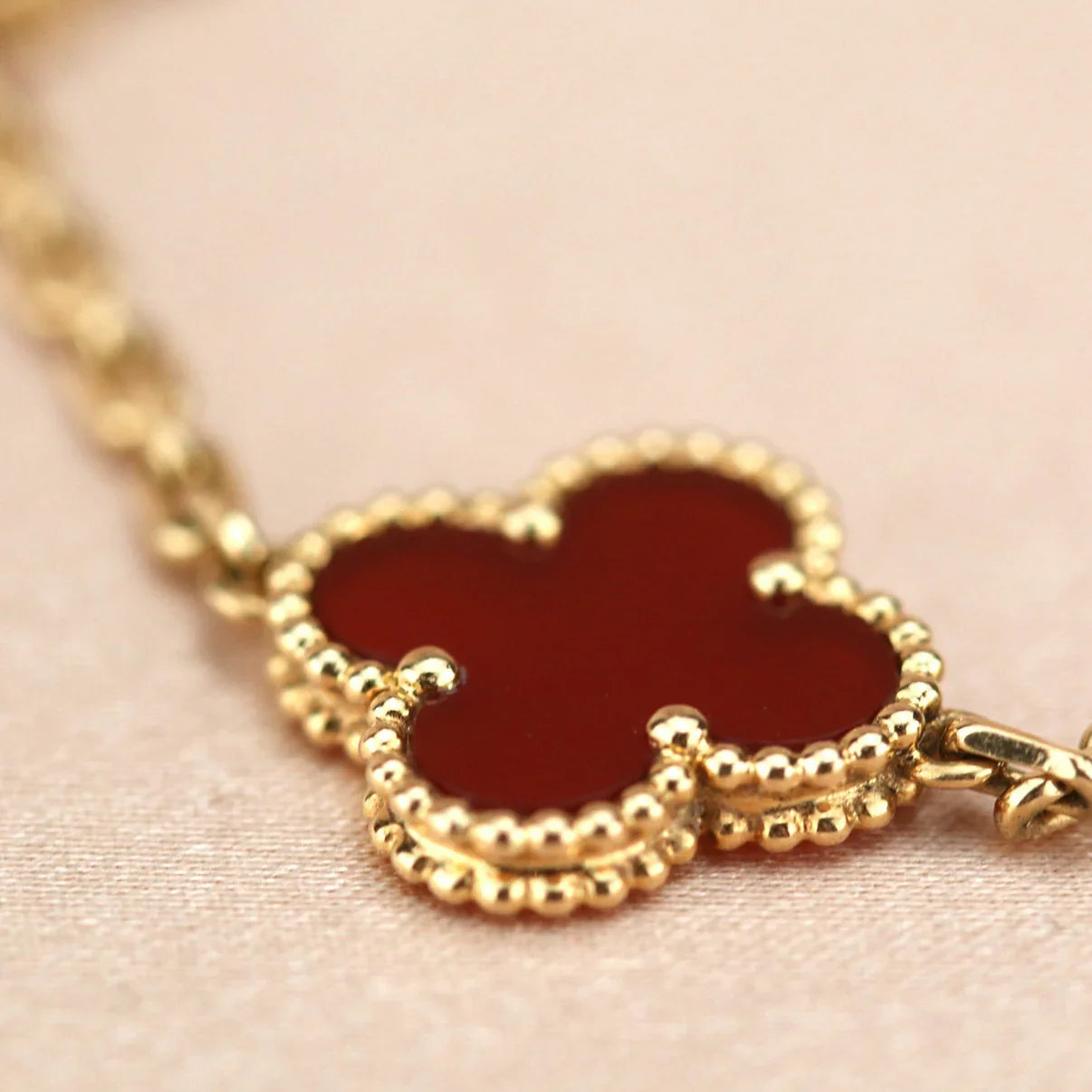 [Lumi jewelry] CLOVER 5 MOTIF RED CORNELIAN BRACELET COLLECTION
