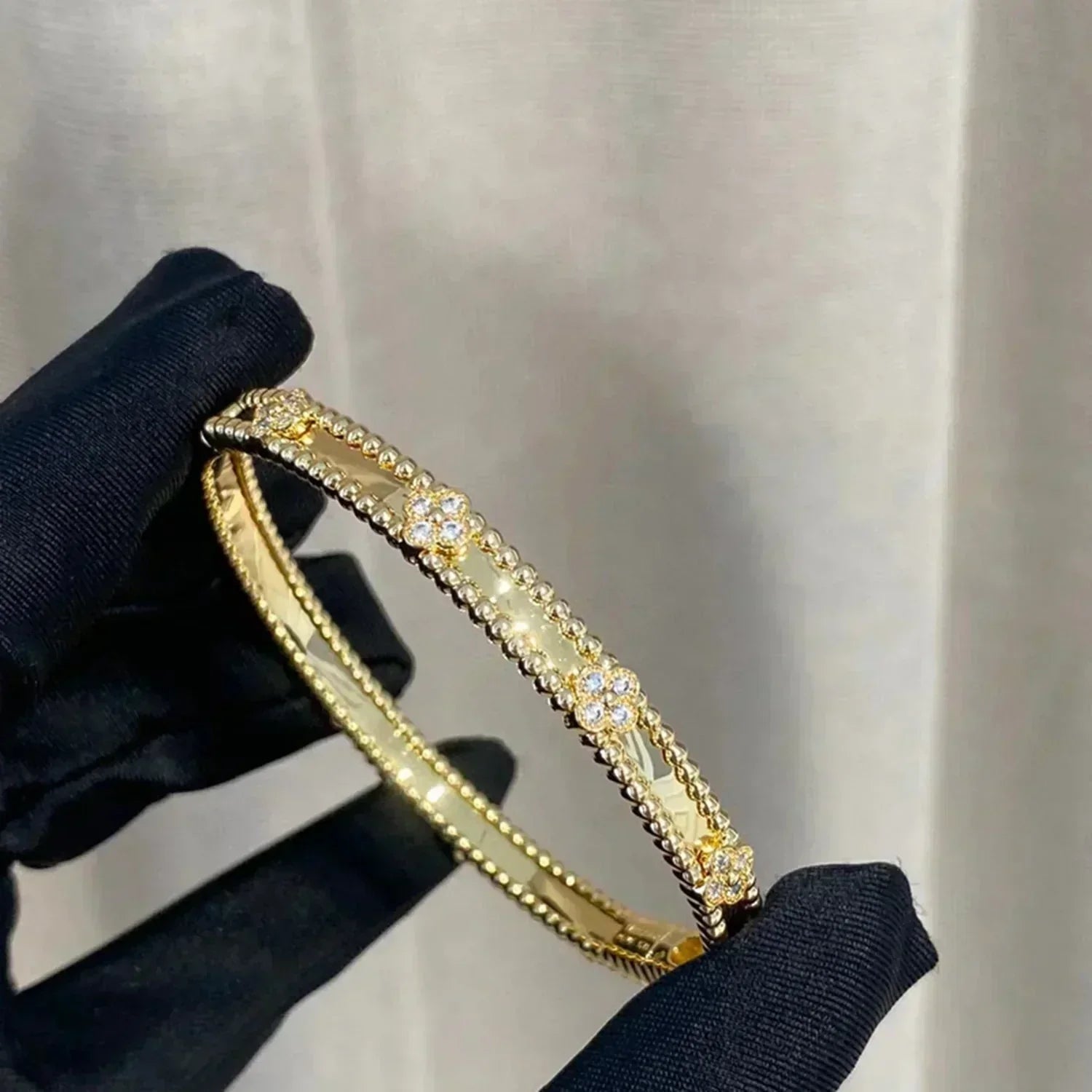 Lumi® Kleeblatt-Armband mit 4 mm Diamanten