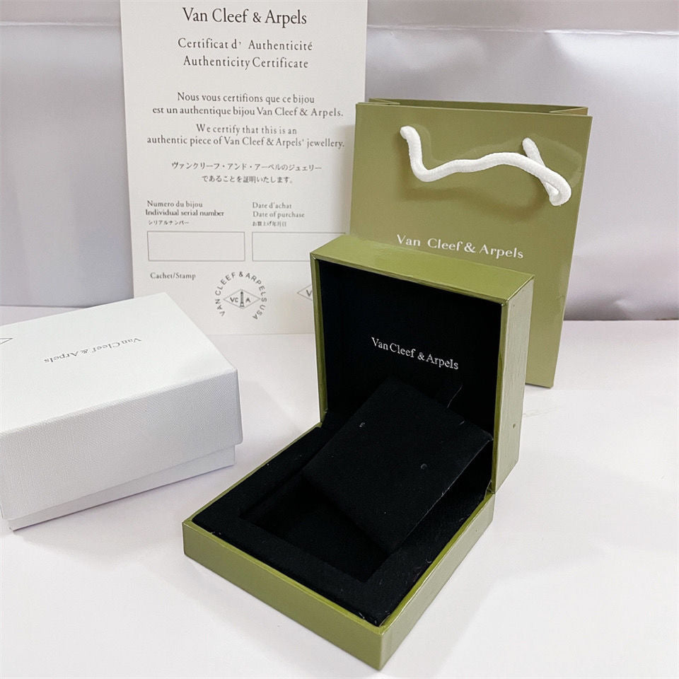 LumiVA Kleeblatt-Armband, Halskette, Ringbox, Geschenktüte